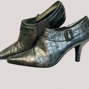 Anne Klein Comfortable iFlex Pewter Alligator Texture Bootie | 7